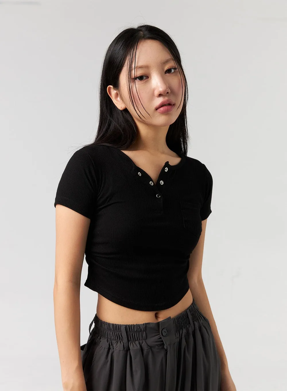 Snap Button Cropped Tee CL326